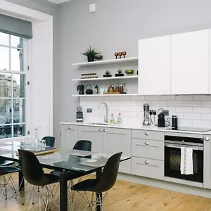 https://altido-bold-and-spacious-1bed-home-near-haymarket-train-station.edinburghhotelsuk.org