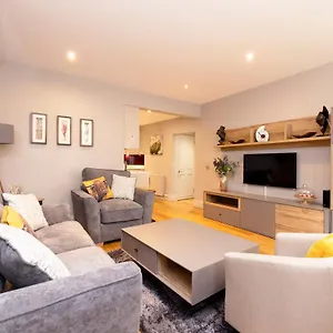 https://alva-street-luxury-main-door-apartment.edinburghhotelsuk.org